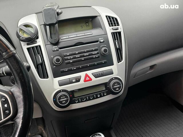 Серый Киа Сид, объемом двигателя 1.6 л и пробегом 227 тыс. км за 5590 $, фото 28 на Automoto.ua