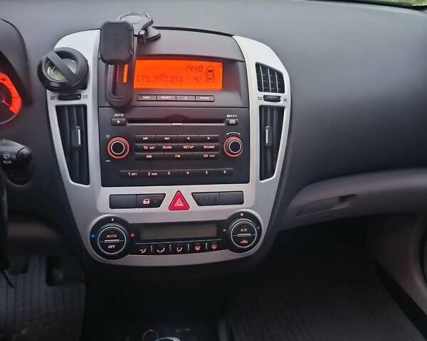 Серый Киа Сид, объемом двигателя 1.6 л и пробегом 228 тыс. км за 5500 $, фото 9 на Automoto.ua
