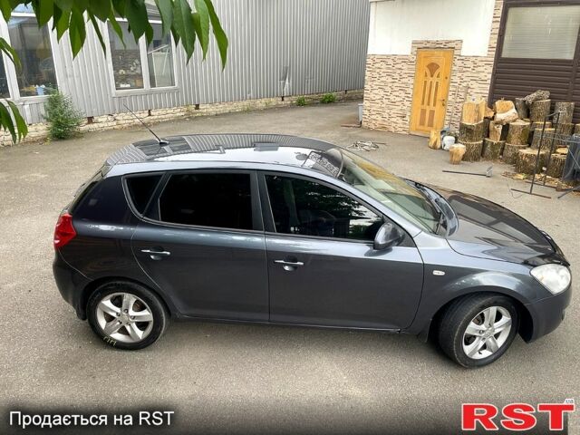 Серый Киа Сид, объемом двигателя 1.6 л и пробегом 256 тыс. км за 3777 $, фото 1 на Automoto.ua