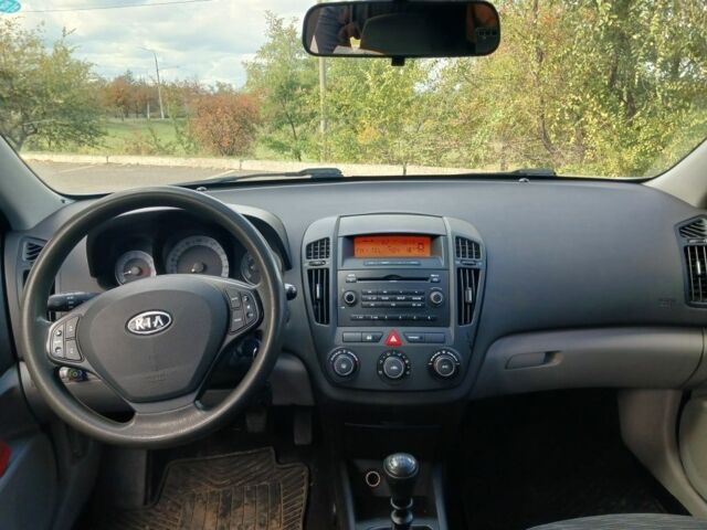 Киа Сид 2007 в Кривом Роге на Automoto.ua Серый Киа Сид, объемом двигателя 1.4 л и пробегом 221 тыс. км за 5500 $, фото 9 на Automoto.ua