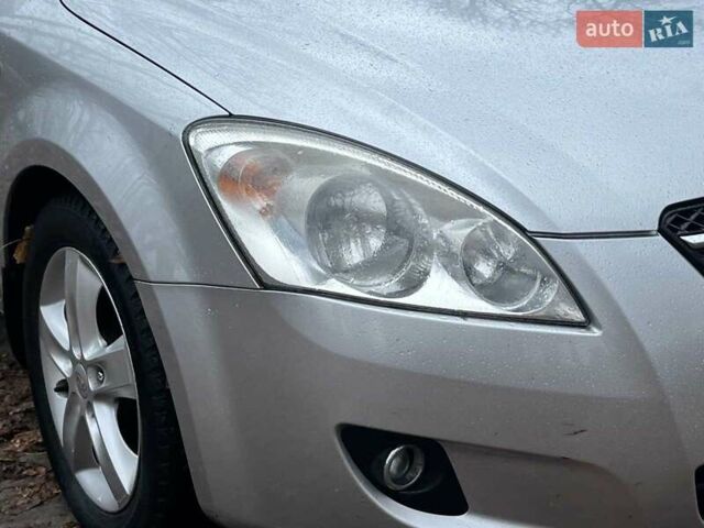 Серый Киа Сид, объемом двигателя 1.6 л и пробегом 227 тыс. км за 5590 $, фото 3 на Automoto.ua