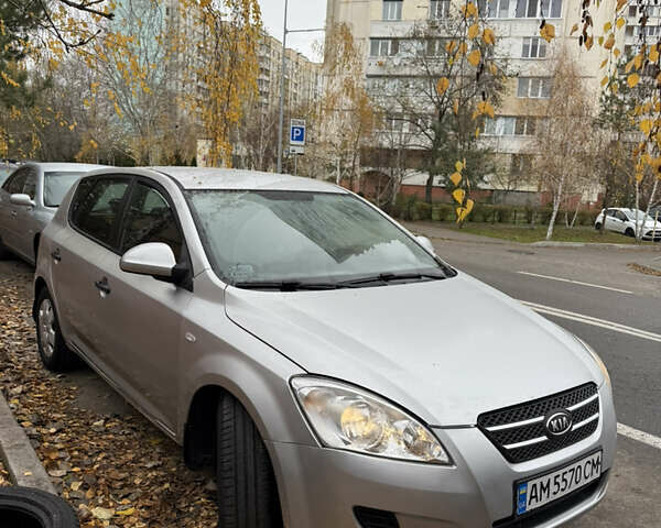 Серый Киа Сид, объемом двигателя 1.4 л и пробегом 220 тыс. км за 3999 $, фото 6 на Automoto.ua