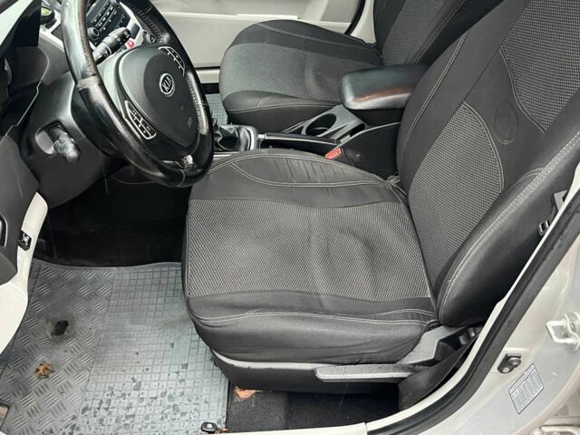 Серый Киа Сид, объемом двигателя 1.6 л и пробегом 227 тыс. км за 5590 $, фото 23 на Automoto.ua