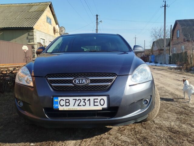 Серый Киа Сид, объемом двигателя 2 л и пробегом 300 тыс. км за 4950 $, фото 3 на Automoto.ua