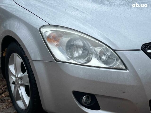 Серый Киа Сид, объемом двигателя 1.6 л и пробегом 227 тыс. км за 5590 $, фото 3 на Automoto.ua