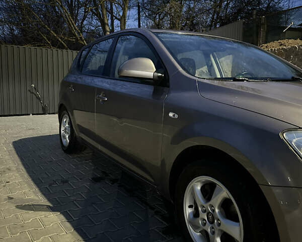Серый Киа Сид, объемом двигателя 1.6 л и пробегом 216 тыс. км за 6099 $, фото 4 на Automoto.ua