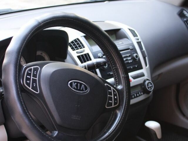 Серый Киа Сид, объемом двигателя 1.6 л и пробегом 240 тыс. км за 6500 $, фото 11 на Automoto.ua