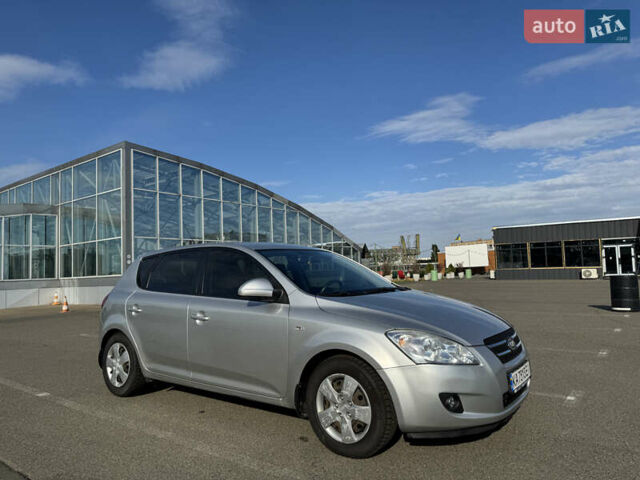 Серый Киа Сид, объемом двигателя 1.6 л и пробегом 134 тыс. км за 4900 $, фото 10 на Automoto.ua