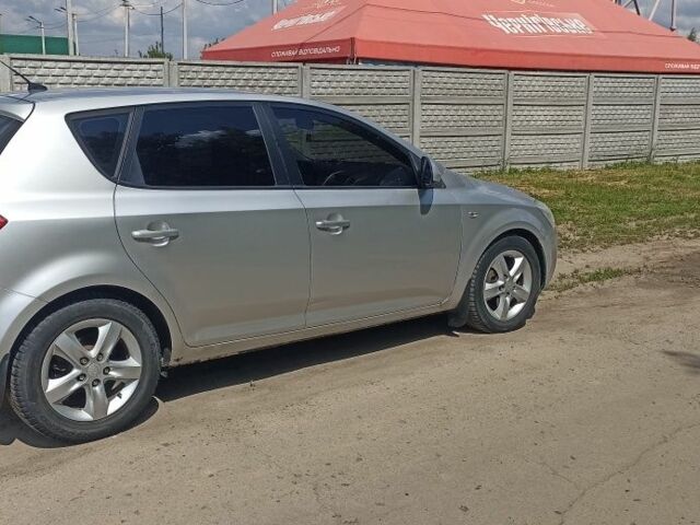 Серый Киа Сид, объемом двигателя 1.6 л и пробегом 255 тыс. км за 4800 $, фото 4 на Automoto.ua