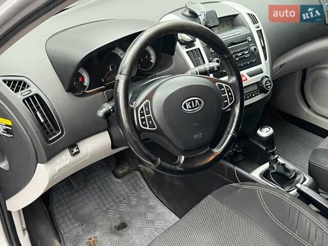 Серый Киа Сид, объемом двигателя 1.6 л и пробегом 227 тыс. км за 5590 $, фото 24 на Automoto.ua