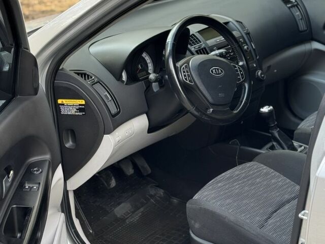 Кіа Сід 2007 у Бершаде на Automoto.ua Сірий Кіа Сід, об'ємом двигуна 1.6 л та пробігом 240 тис. км за 5150 $, фото 8 на Automoto.ua