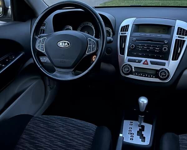 Серый Киа Сид, объемом двигателя 2 л и пробегом 136 тыс. км за 7250 $, фото 15 на Automoto.ua