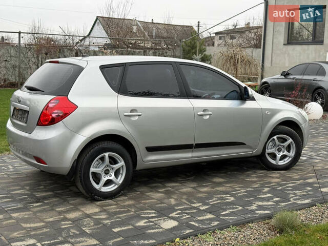 Серый Киа Сид, объемом двигателя 2 л и пробегом 191 тыс. км за 5700 $, фото 2 на Automoto.ua