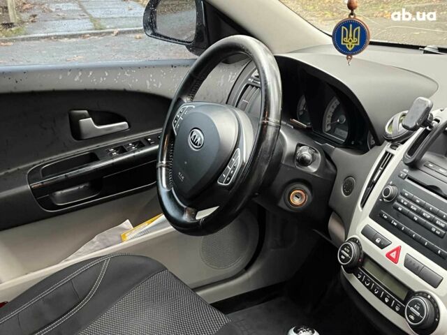Серый Киа Сид, объемом двигателя 1.6 л и пробегом 227 тыс. км за 5590 $, фото 17 на Automoto.ua