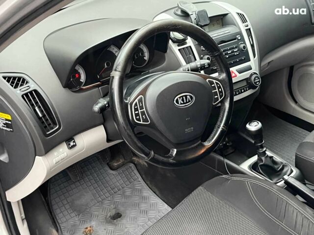 Серый Киа Сид, объемом двигателя 1.6 л и пробегом 227 тыс. км за 5590 $, фото 24 на Automoto.ua