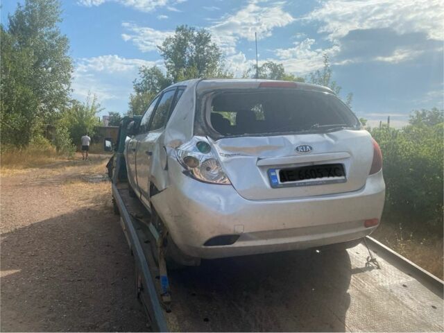 Серый Киа Сид, объемом двигателя 1.6 л и пробегом 145 тыс. км за 2000 $, фото 2 на Automoto.ua