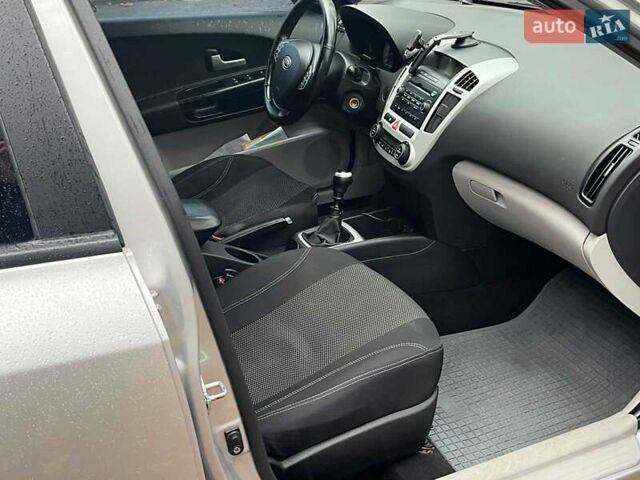 Серый Киа Сид, объемом двигателя 1.6 л и пробегом 227 тыс. км за 5590 $, фото 13 на Automoto.ua