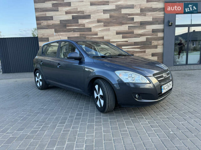 Серый Киа Сид, объемом двигателя 1.4 л и пробегом 228 тыс. км за 4850 $, фото 5 на Automoto.ua