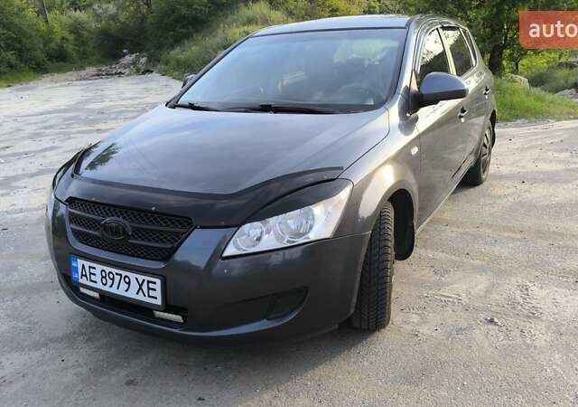 Сірий Кіа Сід, об'ємом двигуна 1.4 л та пробігом 233 тис. км за 4590 $, фото 1 на Automoto.ua