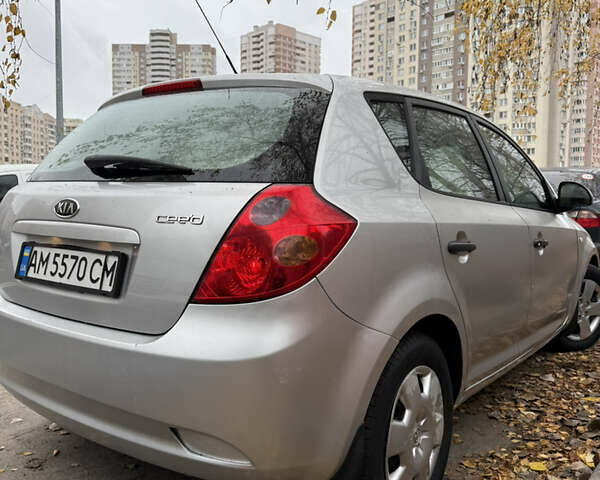 Серый Киа Сид, объемом двигателя 1.4 л и пробегом 220 тыс. км за 3999 $, фото 5 на Automoto.ua