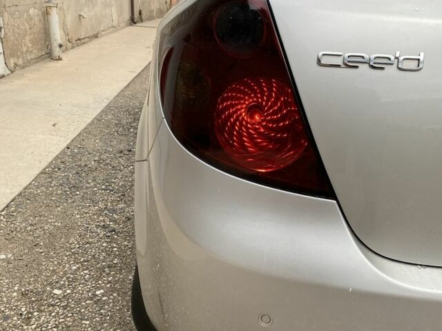 Серый Киа Сид, объемом двигателя 1.6 л и пробегом 240 тыс. км за 5700 $, фото 3 на Automoto.ua