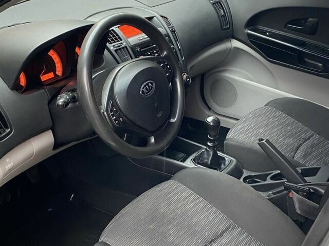 Сірий Кіа Сід, об'ємом двигуна 1.4 л та пробігом 270 тис. км за 3600 $, фото 8 на Automoto.ua
