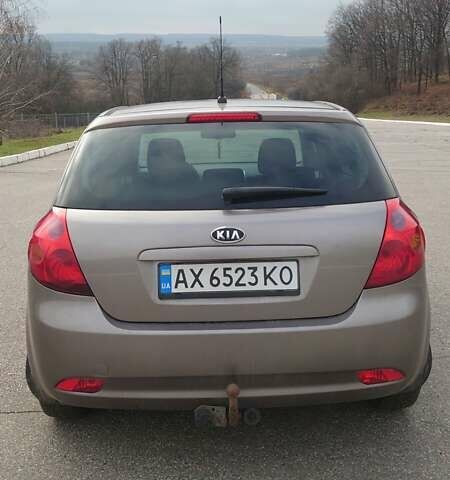 Серый Киа Сид, объемом двигателя 1.59 л и пробегом 279 тыс. км за 4650 $, фото 7 на Automoto.ua