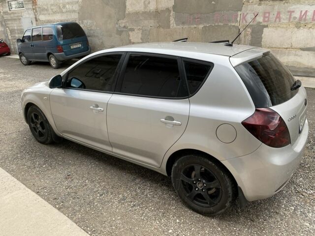 Серый Киа Сид, объемом двигателя 1.6 л и пробегом 240 тыс. км за 5700 $, фото 9 на Automoto.ua
