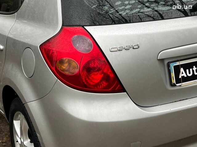 Серый Киа Сид, объемом двигателя 1.6 л и пробегом 227 тыс. км за 5590 $, фото 9 на Automoto.ua