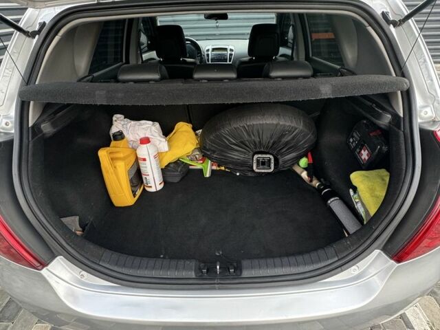 Серый Киа Сид, объемом двигателя 1.6 л и пробегом 240 тыс. км за 6500 $, фото 6 на Automoto.ua