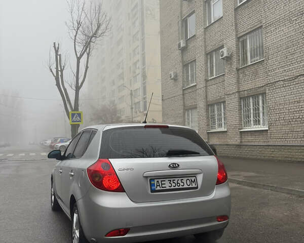 Серый Киа Сид, объемом двигателя 2 л и пробегом 278 тыс. км за 6300 $, фото 5 на Automoto.ua