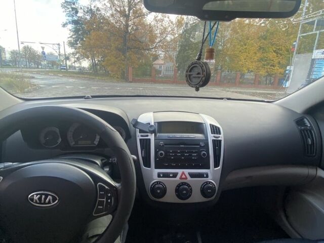 Сірий Кіа Сід, об'ємом двигуна 1.6 л та пробігом 305 тис. км за 5500 $, фото 5 на Automoto.ua