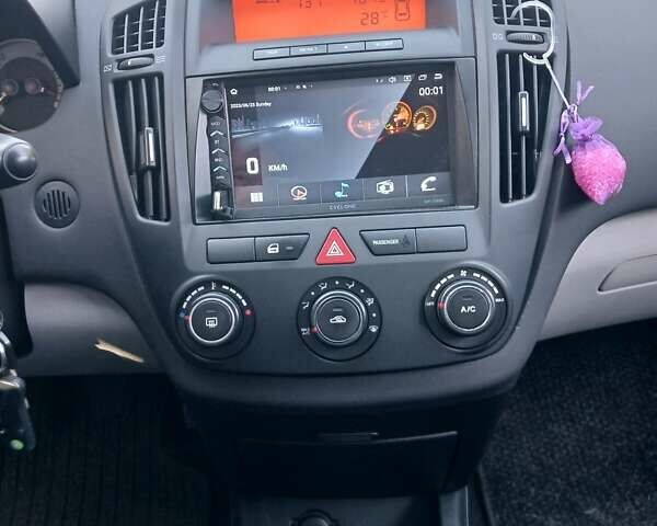 Серый Киа Сид, объемом двигателя 1.4 л и пробегом 152 тыс. км за 6200 $, фото 10 на Automoto.ua