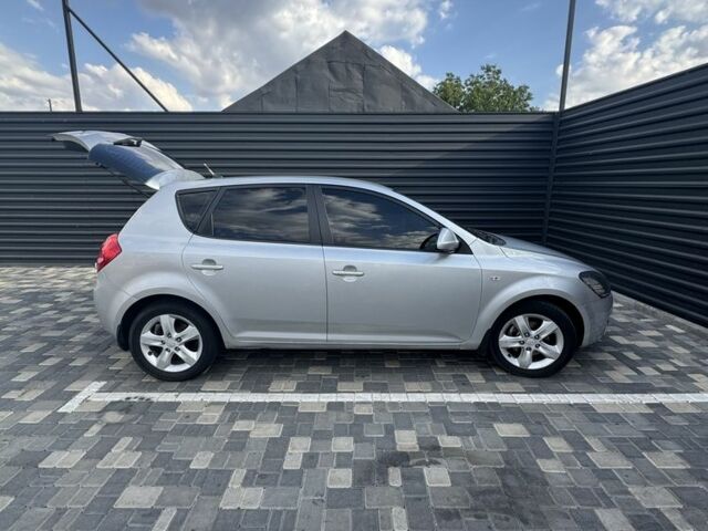 Серый Киа Сид, объемом двигателя 1.6 л и пробегом 240 тыс. км за 6500 $, фото 7 на Automoto.ua