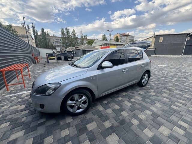 Серый Киа Сид, объемом двигателя 1.6 л и пробегом 240 тыс. км за 6500 $, фото 5 на Automoto.ua