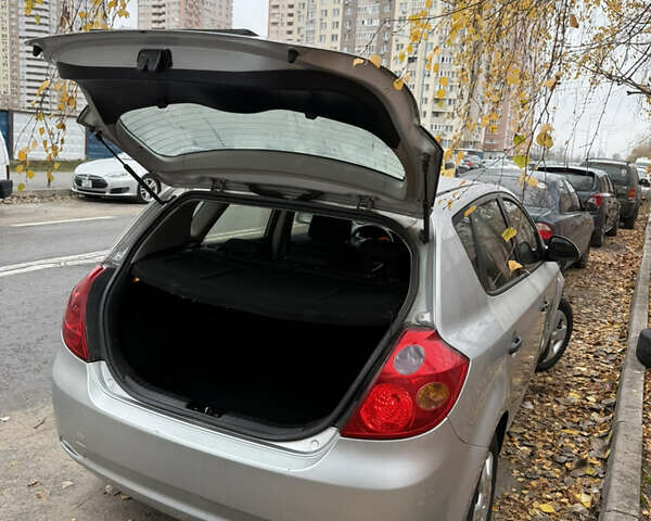 Серый Киа Сид, объемом двигателя 1.4 л и пробегом 220 тыс. км за 3999 $, фото 1 на Automoto.ua