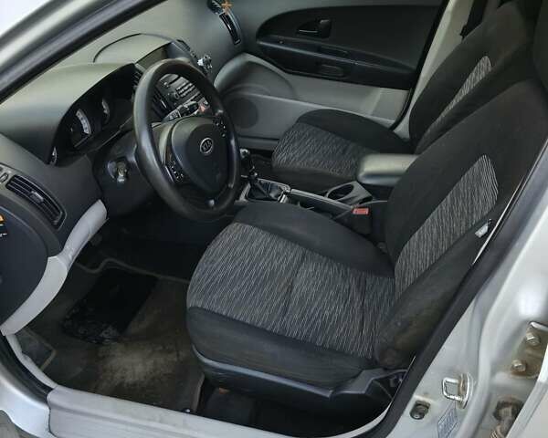 Серый Киа Сид, объемом двигателя 1.4 л и пробегом 225 тыс. км за 4450 $, фото 9 на Automoto.ua