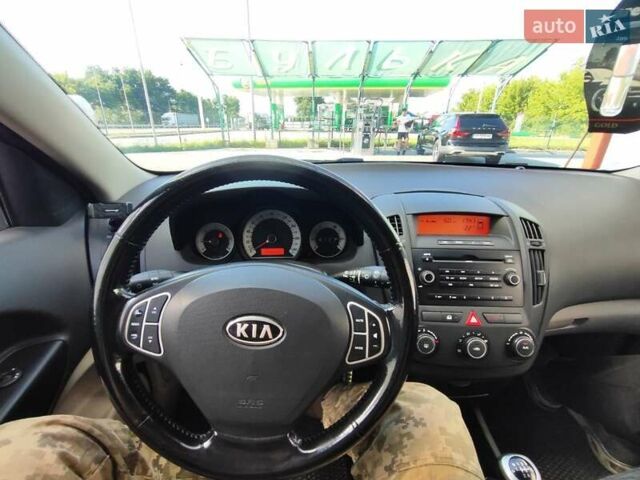 Сірий Кіа Сід, об'ємом двигуна 1.58 л та пробігом 240 тис. км за 4900 $, фото 14 на Automoto.ua