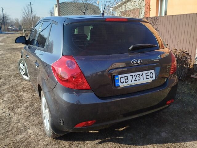 Серый Киа Сид, объемом двигателя 2 л и пробегом 300 тыс. км за 4950 $, фото 4 на Automoto.ua