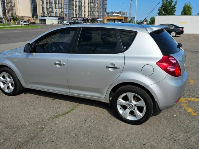 Серый Киа Сид, объемом двигателя 2 л и пробегом 252 тыс. км за 5900 $, фото 3 на Automoto.ua