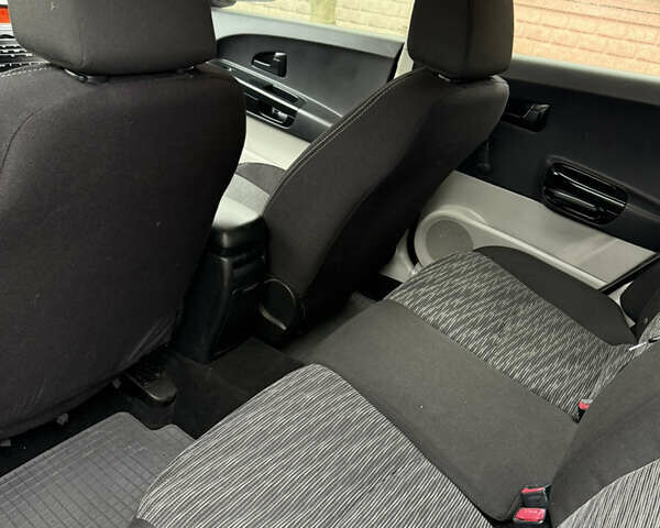 Серый Киа Сид, объемом двигателя 1.4 л и пробегом 220 тыс. км за 3999 $, фото 8 на Automoto.ua