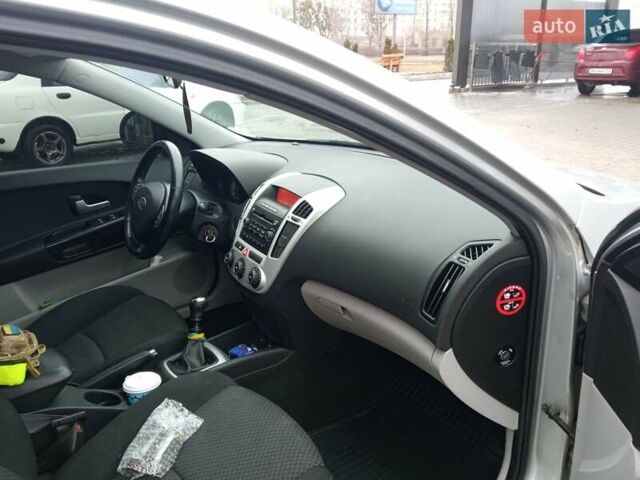Серый Киа Сид, объемом двигателя 1.6 л и пробегом 147 тыс. км за 5800 $, фото 5 на Automoto.ua