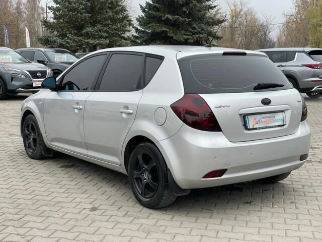 Сірий Кіа Сід, об'ємом двигуна 1.6 л та пробігом 244 тис. км за 5500 $, фото 4 на Automoto.ua