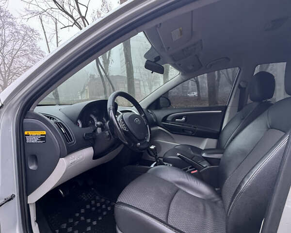 Серый Киа Сид, объемом двигателя 2 л и пробегом 278 тыс. км за 6300 $, фото 16 на Automoto.ua