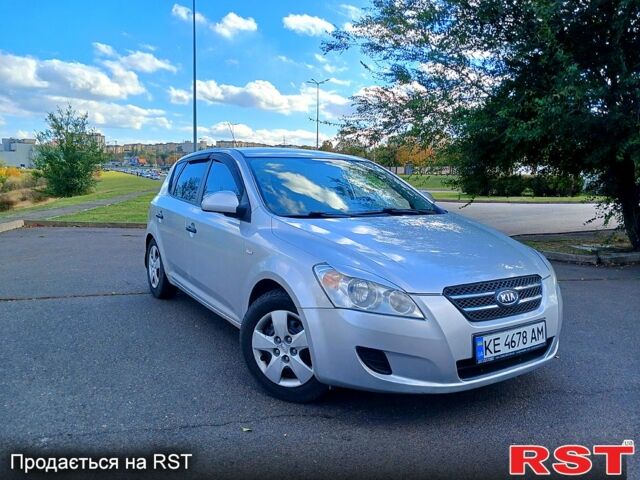 Серый Киа Сид, объемом двигателя 1.4 л и пробегом 221 тыс. км за 5300 $, фото 4 на Automoto.ua