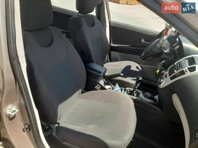 Сірий Кіа Сід, об'ємом двигуна 2 л та пробігом 202 тис. км за 5600 $, фото 1 на Automoto.ua
