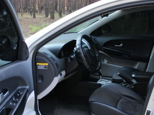 Серый Киа Сид, объемом двигателя 1.6 л и пробегом 240 тыс. км за 6500 $, фото 8 на Automoto.ua