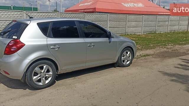 Серый Киа Сид, объемом двигателя 1.58 л и пробегом 255 тыс. км за 4800 $, фото 8 на Automoto.ua