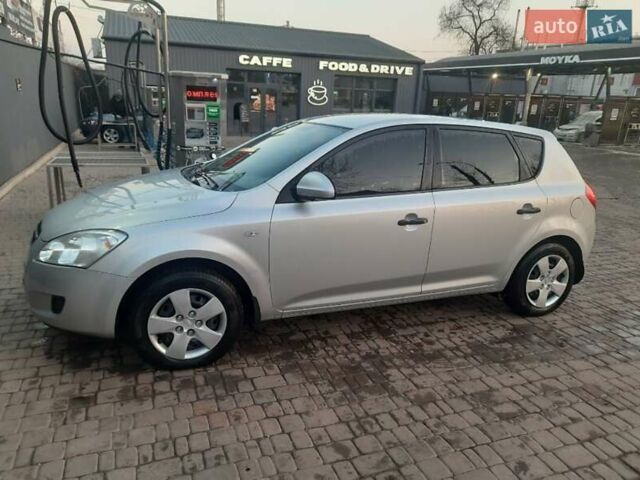 Серый Киа Сид, объемом двигателя 1.6 л и пробегом 177 тыс. км за 6750 $, фото 2 на Automoto.ua