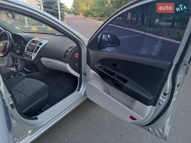 Серый Киа Сид, объемом двигателя 2 л и пробегом 320 тыс. км за 7000 $, фото 28 на Automoto.ua